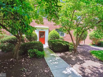 1634 W Abingdon Drive