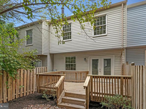 21921 Myrtlewood Square, Sterling VA 20164