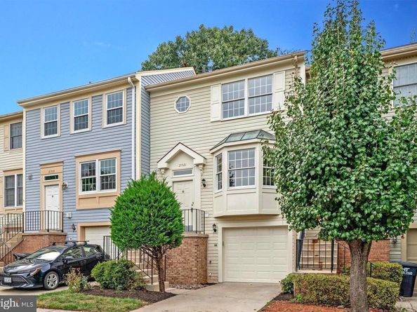 21921 Myrtlewood Square, Sterling VA 20164