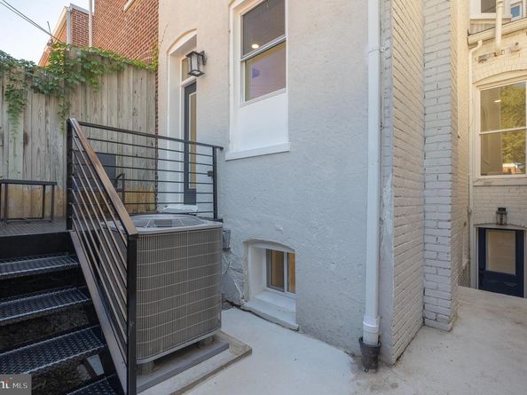 916 NE C Street NE, Washington DC 20002