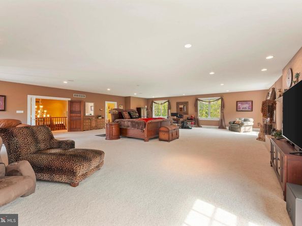 1390 Old Jacksonville, Ivyland PA 18974