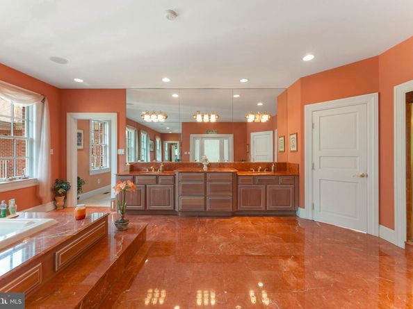 1390 Old Jacksonville, Ivyland PA 18974
