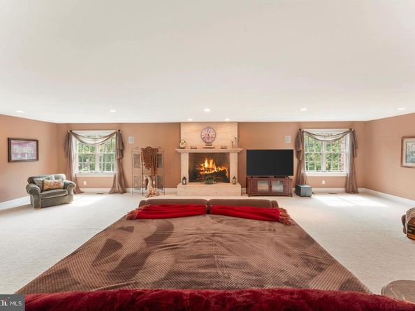 1390 Old Jacksonville, Ivyland PA 18974