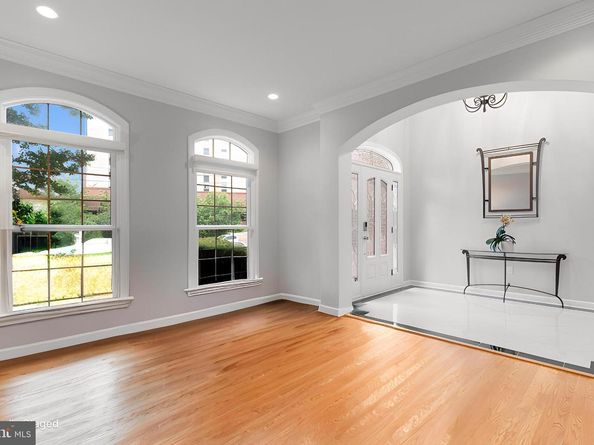 6424 South Street S, Falls Church VA 22042