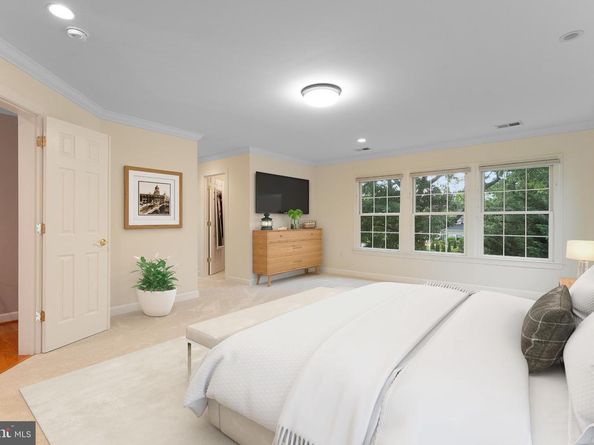 6424 South Street S, Falls Church VA 22042