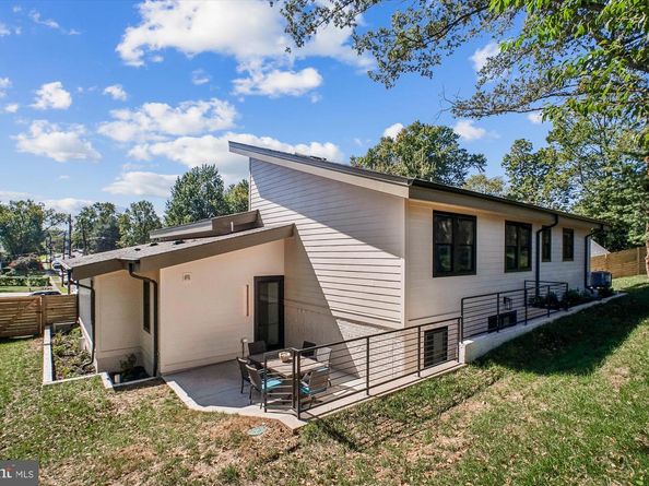 3126 Headrow Circle, Falls Church VA 22042