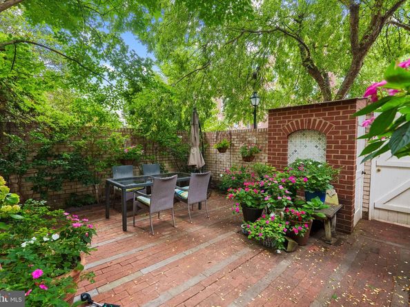 116 Cameron Mews, Alexandria VA 22314