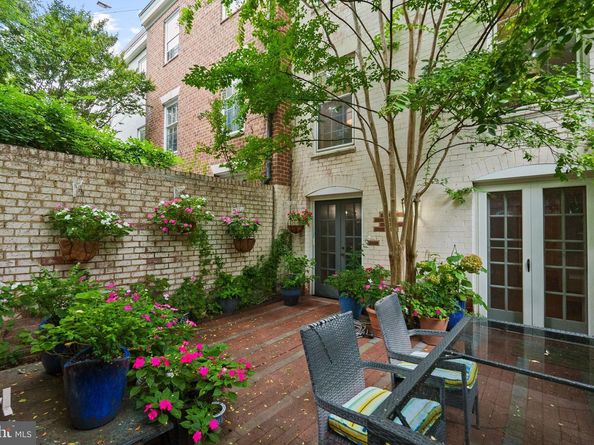 116 Cameron Mews, Alexandria VA 22314