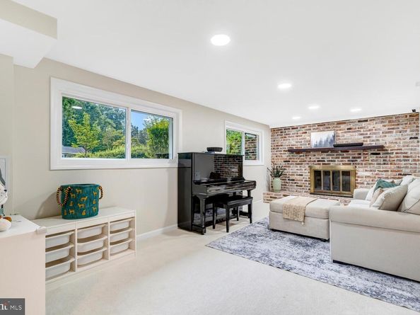 1929 Baton Drive, Vienna VA 22182