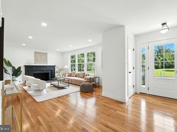 8711 Westwood Drive, Vienna VA 22182