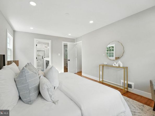 8711 Westwood Drive, Vienna VA 22182