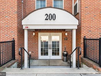 200 W Elm Street