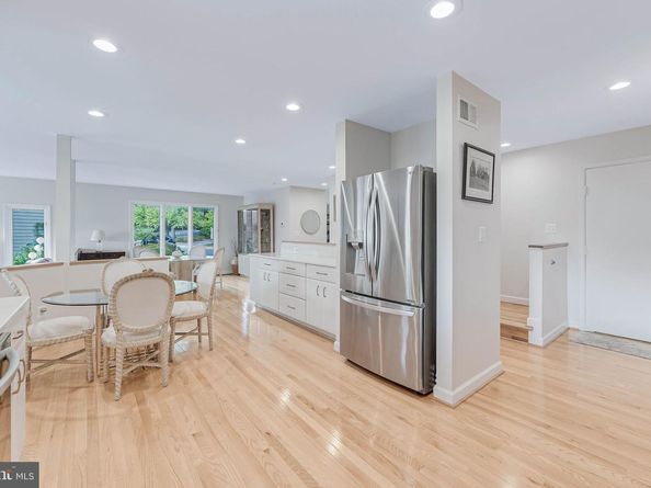 1933 Lakeport Way, Reston VA 20191