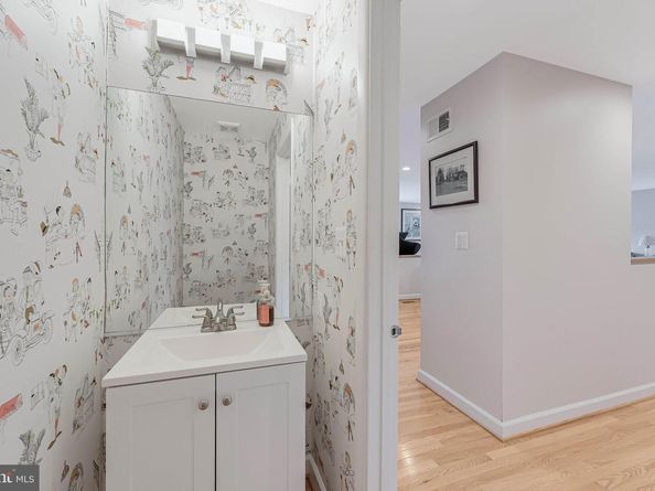 1933 Lakeport Way, Reston VA 20191