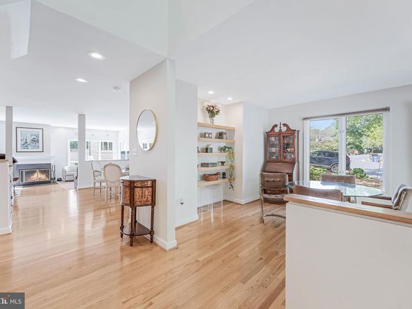 1933 Lakeport Way, Reston VA 20191