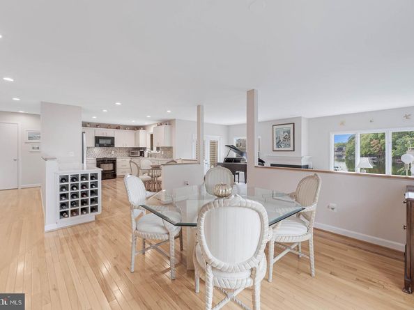 1933 Lakeport Way, Reston VA 20191