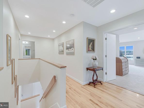 1933 Lakeport Way, Reston VA 20191