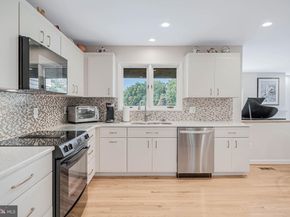 1933 Lakeport Way, Reston VA 20191