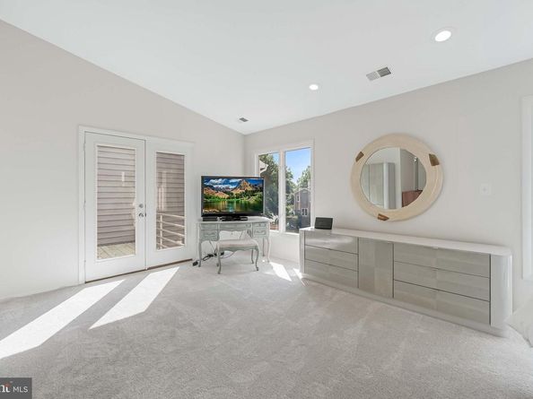 1933 Lakeport Way, Reston VA 20191