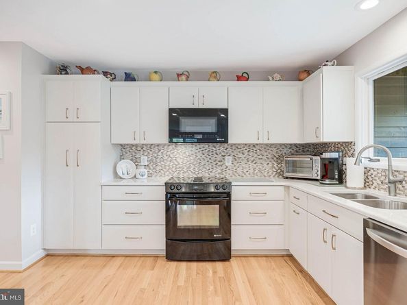 1933 Lakeport Way, Reston VA 20191