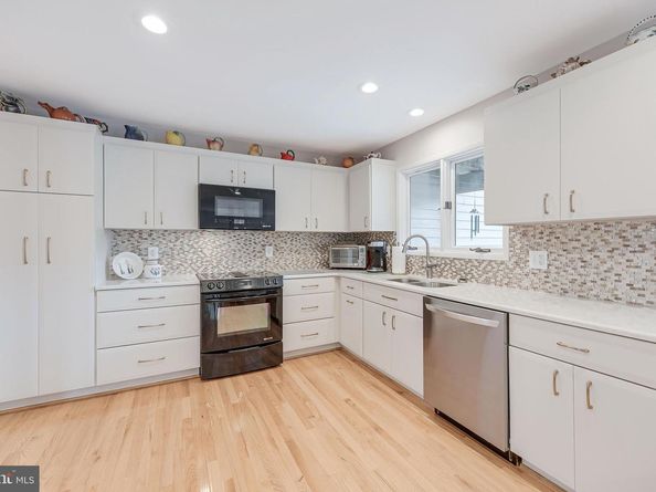 1933 Lakeport Way, Reston VA 20191