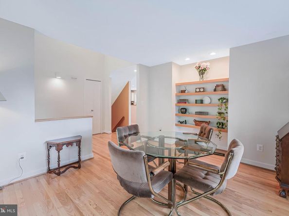 1933 Lakeport Way, Reston VA 20191