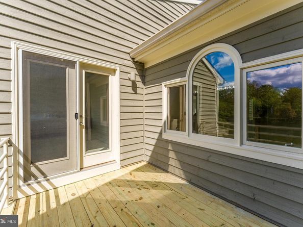 1933 Lakeport Way, Reston VA 20191