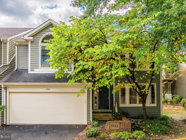 1933 Lakeport Way, Reston VA 20191