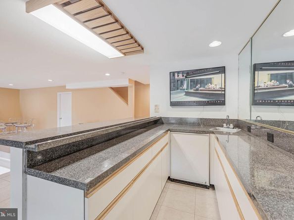 1933 Lakeport Way, Reston VA 20191