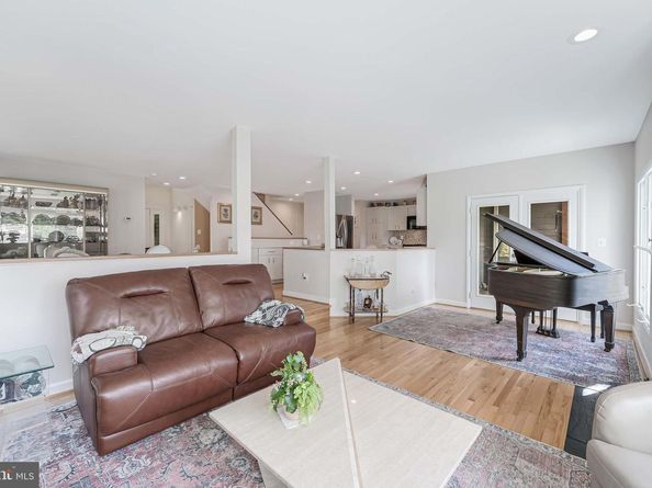 1933 Lakeport Way, Reston VA 20191