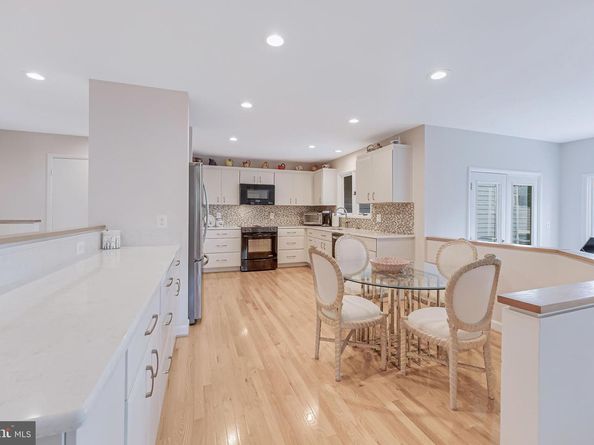 1933 Lakeport Way, Reston VA 20191