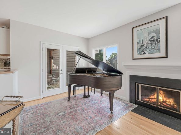 1933 Lakeport Way, Reston VA 20191