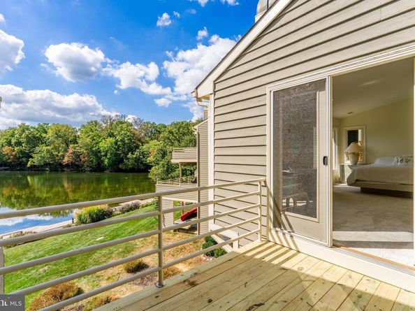 1933 Lakeport Way, Reston VA 20191