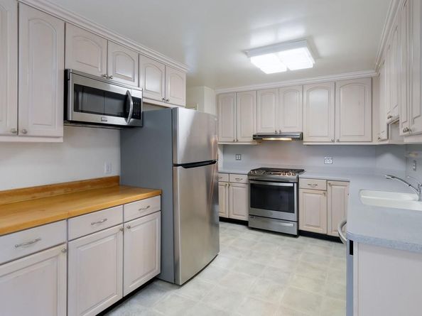 1810 Hemlock Cir, Abington PA 19001