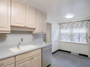 1810 Hemlock Cir, Abington PA 19001