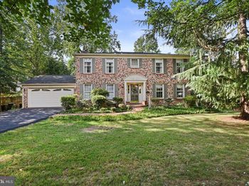 1704 Clovelly Court
