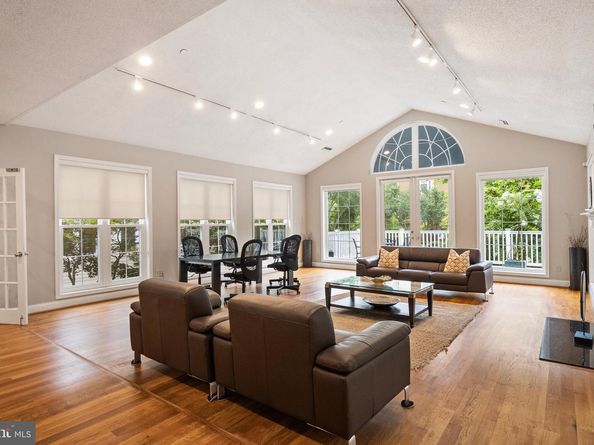 1504 Lincoln Way 404, Mclean VA 22102