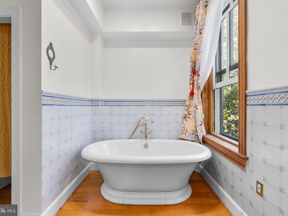 3042 P Street NW, Washington DC 20007