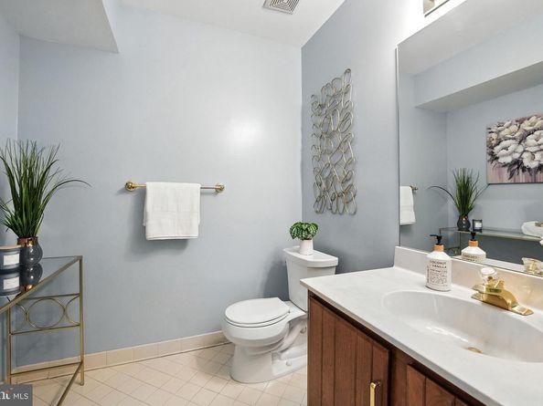 2907 Elmtop Court, Oakton VA 22124