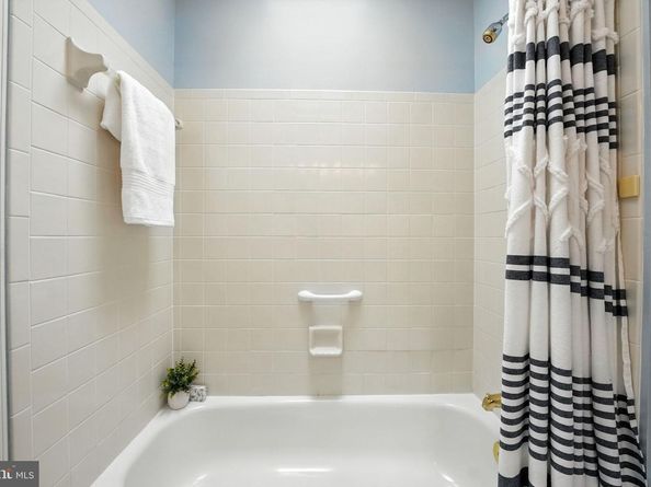2907 Elmtop Court, Oakton VA 22124