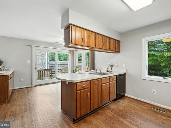 2907 Elmtop Court, Oakton VA 22124