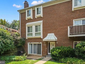 3824 Persimmon Circle