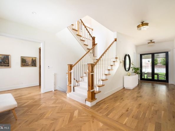 4283 38TH Street N, Arlington VA 22207