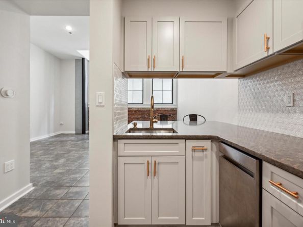 315 New Street 104, Philadelphia PA 19106