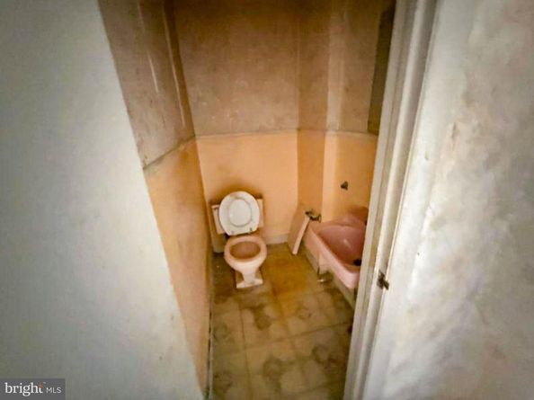 2904 Devereaux Avenue, Philadelphia PA 19149