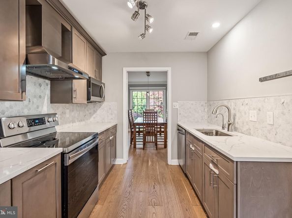 6620 Rosecroft Place, Falls Church VA 22043