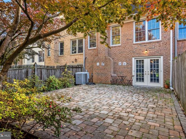 6620 Rosecroft Place, Falls Church VA 22043