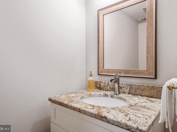 6620 Rosecroft Place, Falls Church VA 22043