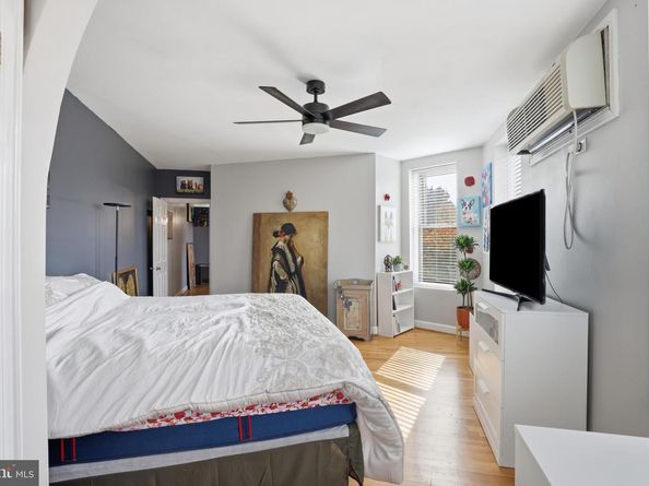 121 13TH Street NE 301, Washington DC 20002