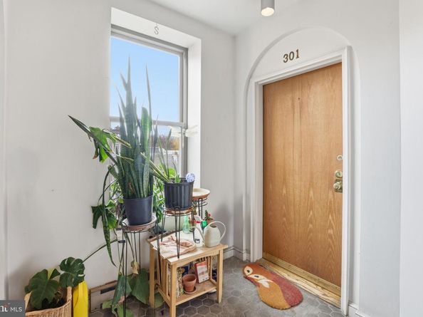 121 13TH Street NE 301, Washington DC 20002